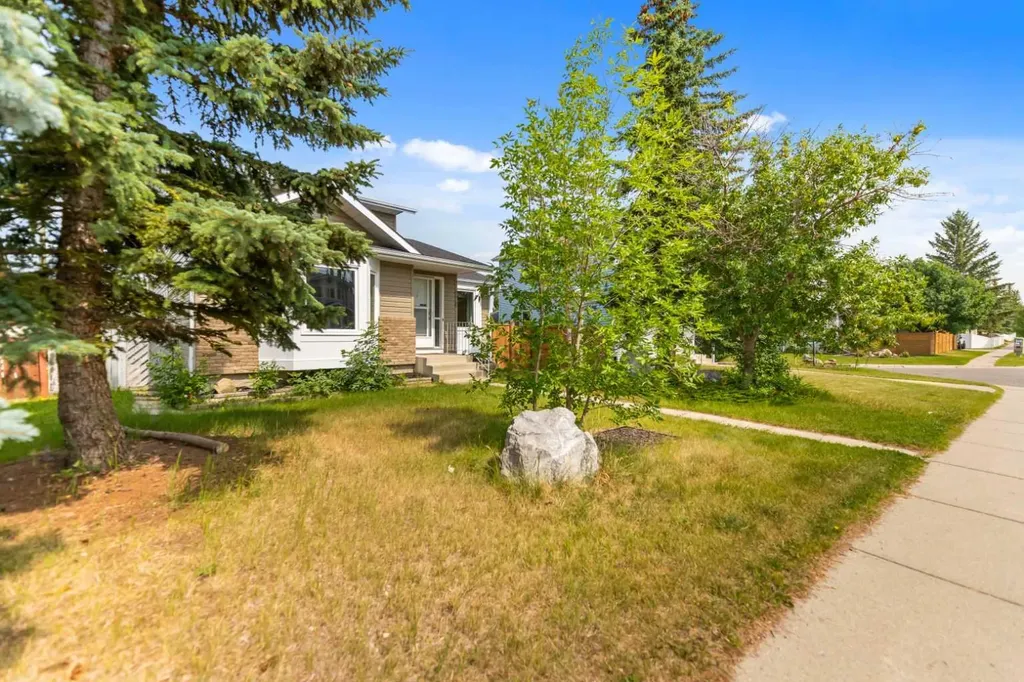 226 Sandstone Drive NW Calgary AB T3K 3B9