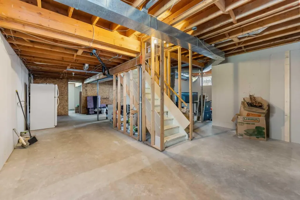 226 Sandstone Drive NW Calgary AB T3K 3B9