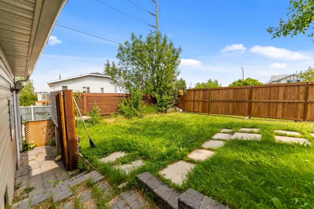226 Sandstone Drive NW Calgary AB T3K 3B9