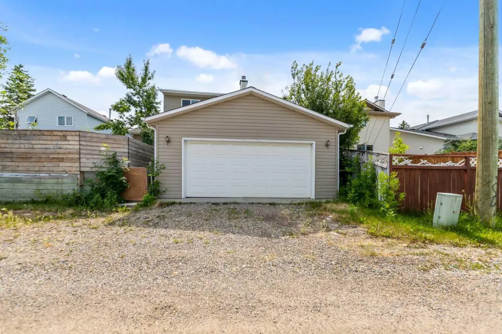 226 Sandstone Drive NW Calgary AB T3K 3B9