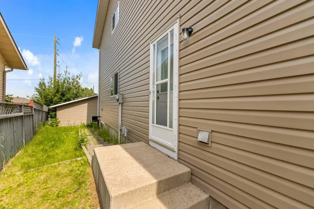 226 Sandstone Drive NW Calgary AB T3K 3B9