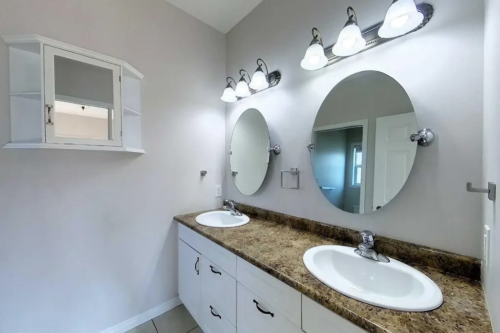 1622 41a Street Edson AB T7E 0A5