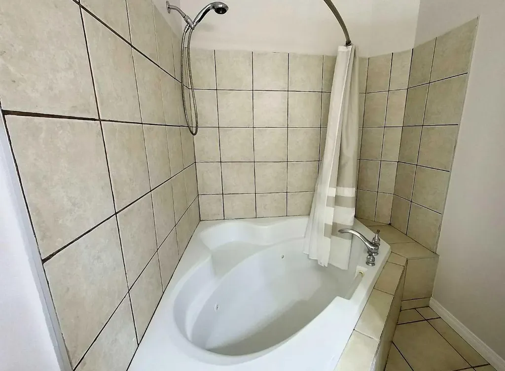 1622 41a Street Edson AB T7E 0A5
