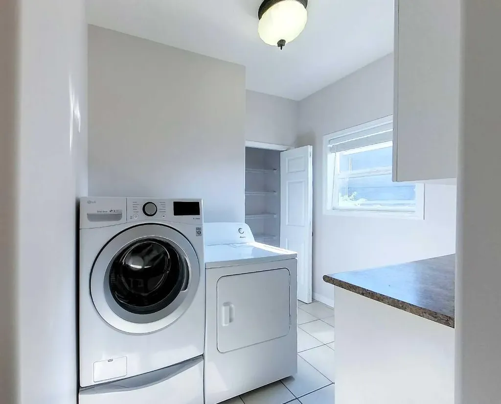 1622 41a Street Edson AB T7E 0A5