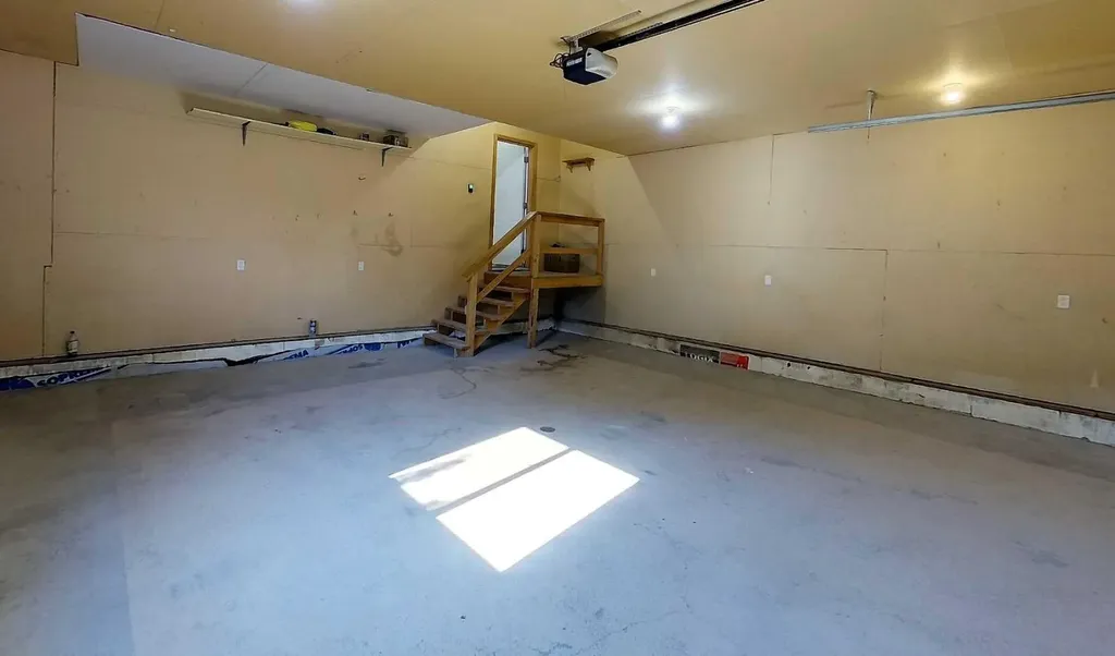 1622 41a Street Edson AB T7E 0A5