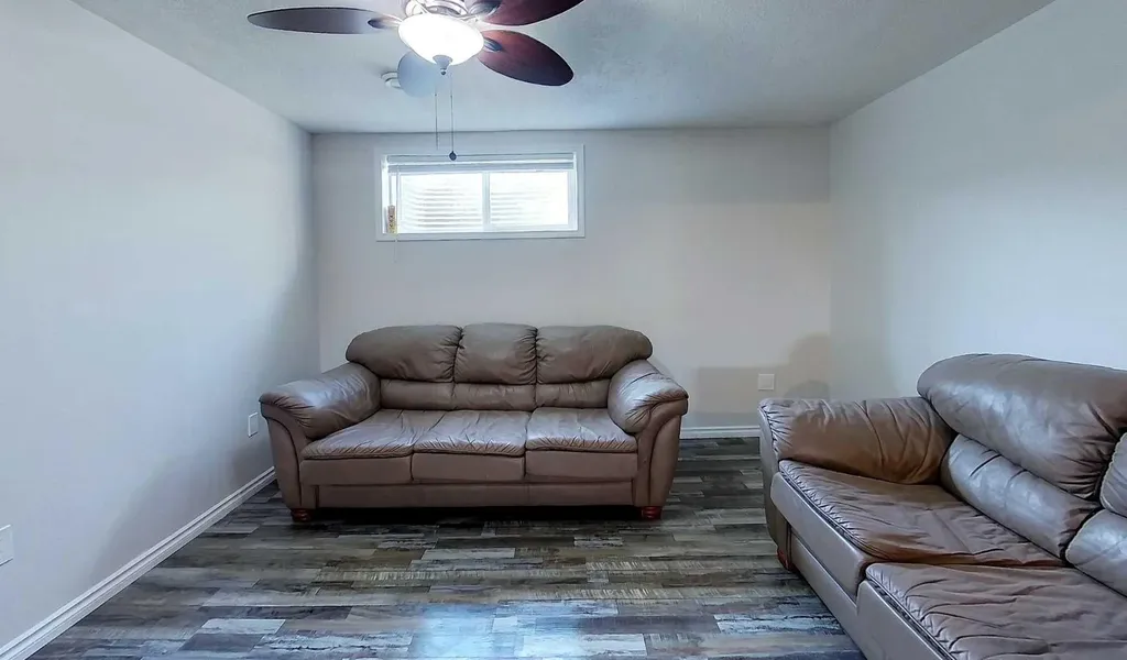 1622 41a Street Edson AB T7E 0A5