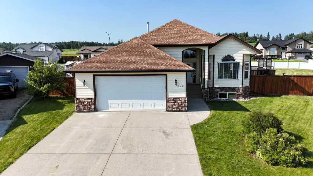 1622 41a Street Edson AB T7E 0A5