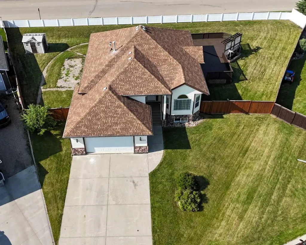 1622 41a Street Edson AB T7E 0A5