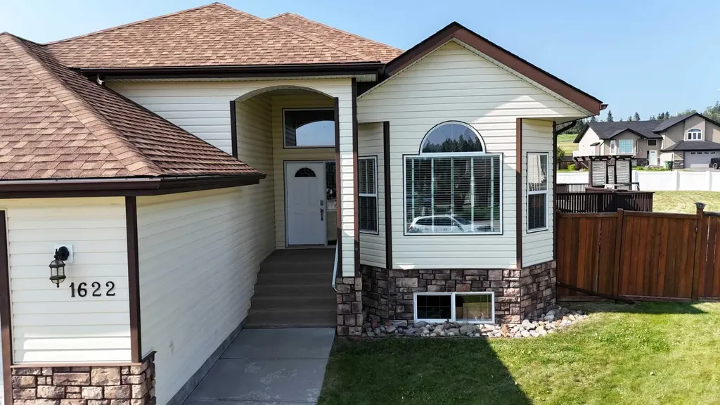 1622 41a Street Edson AB T7E 0A5
