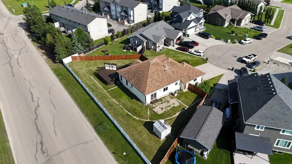 1622 41a Street Edson AB T7E 0A5