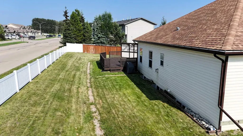 1622 41a Street Edson AB T7E 0A5