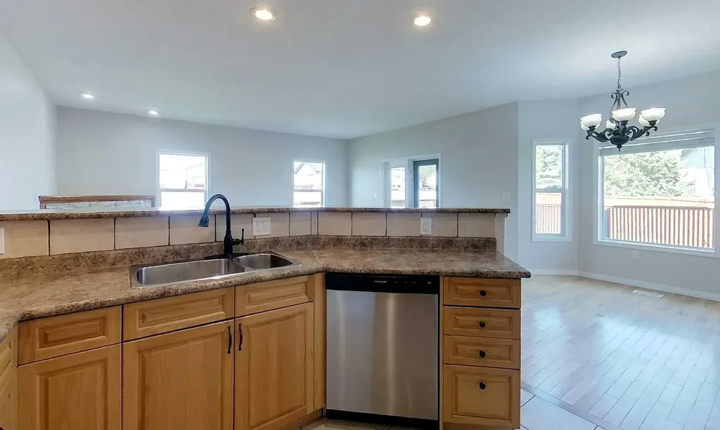1622 41a Street Edson AB T7E 0A5