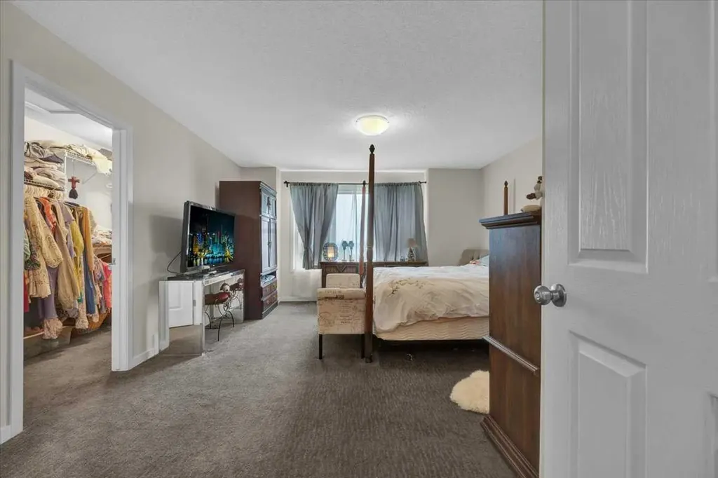 226 Sunset Point Cochrane AB T4C 0L2