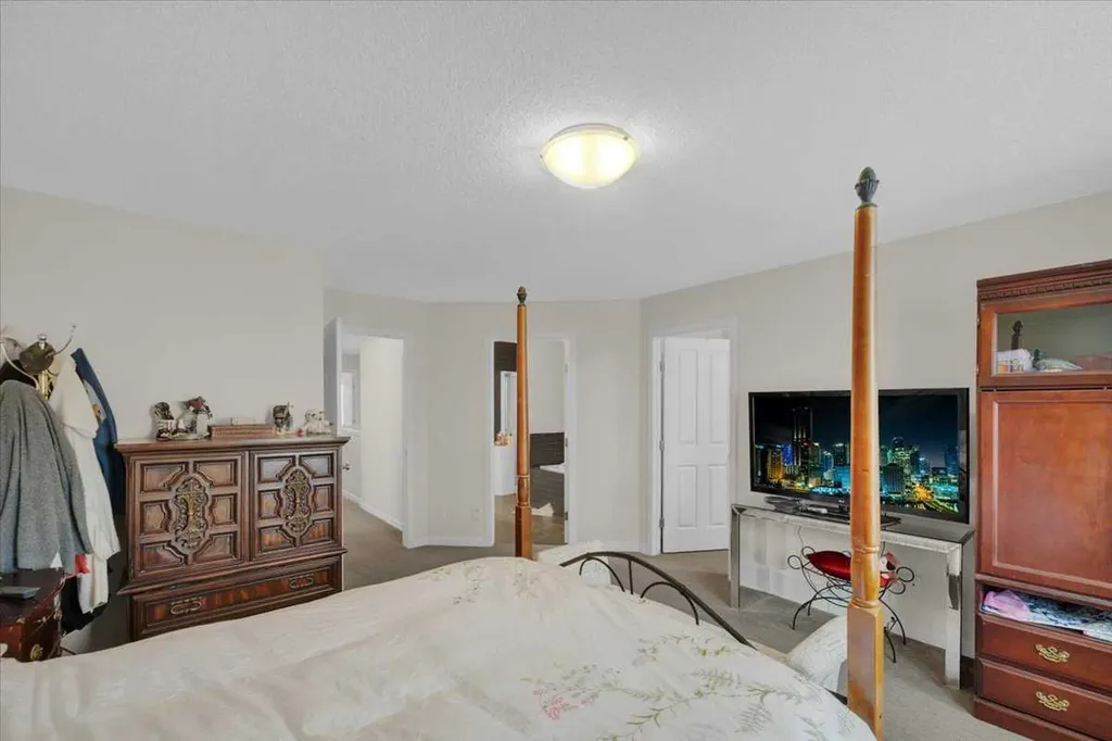 226 Sunset Point Cochrane AB T4C 0L2