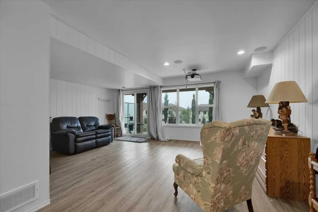 226 Sunset Point Cochrane AB T4C 0L2