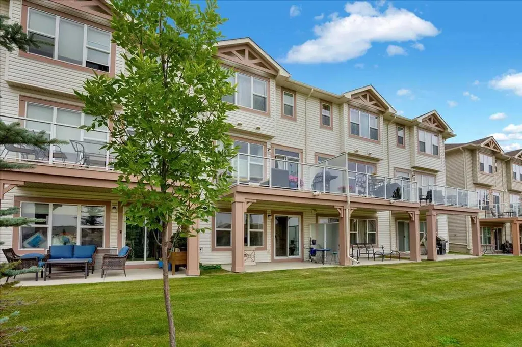226 Sunset Point Cochrane AB T4C 0L2