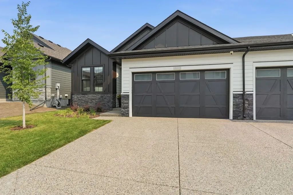 648 Shawnee Terrace SW Calgary AB T2Y 0T5