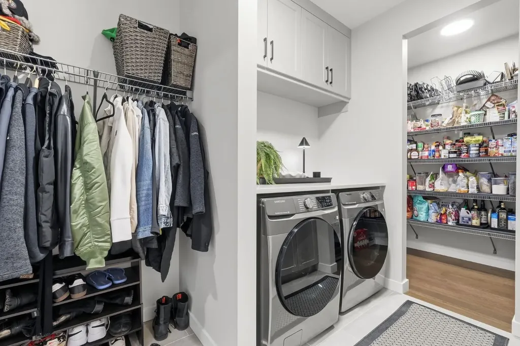 648 Shawnee Terrace SW Calgary AB T2Y 0T5