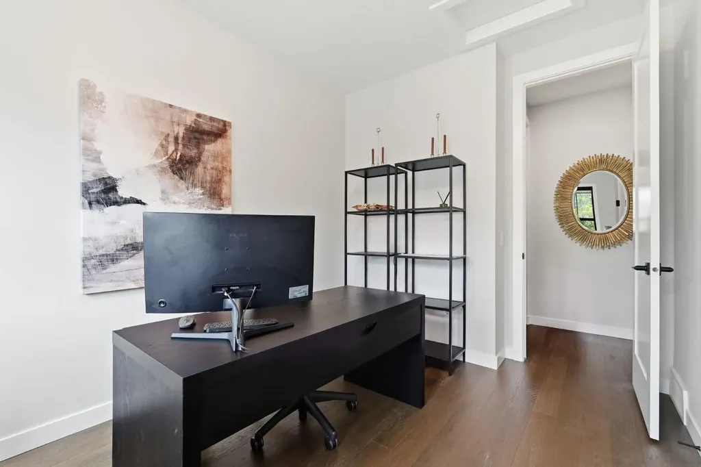 648 Shawnee Terrace SW Calgary AB T2Y 0T5
