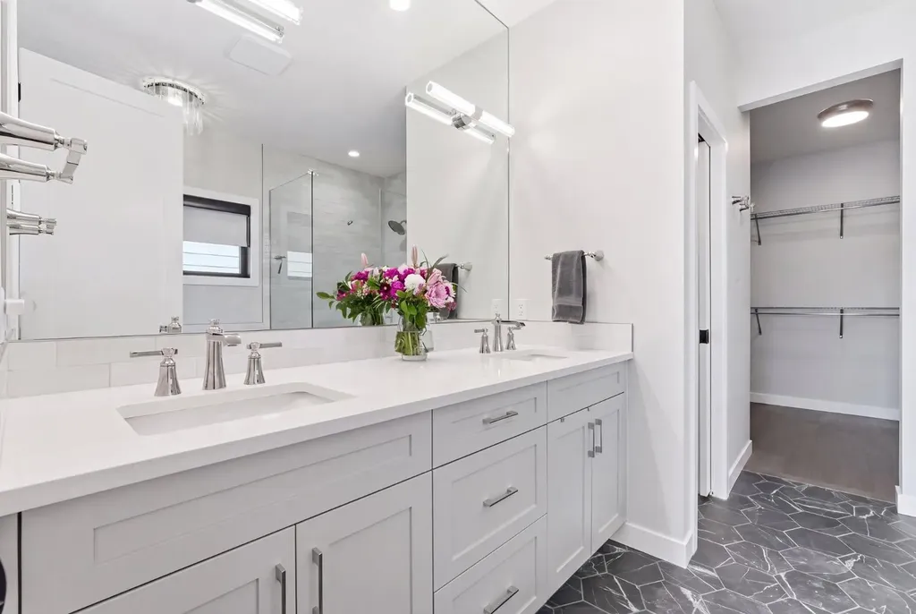 648 Shawnee Terrace SW Calgary AB T2Y 0T5
