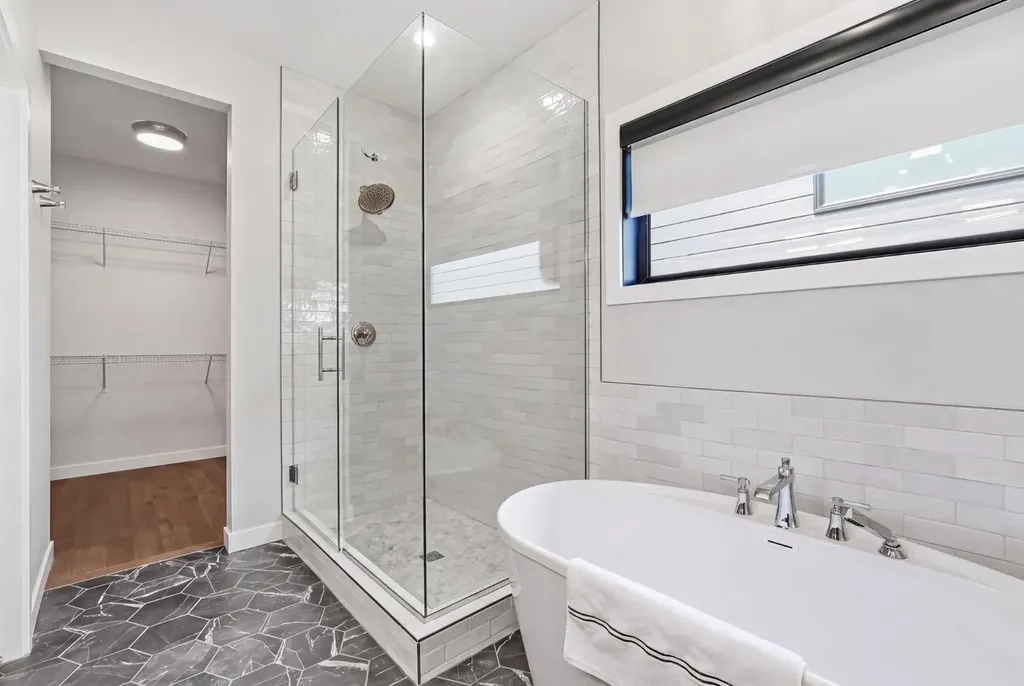 648 Shawnee Terrace SW Calgary AB T2Y 0T5