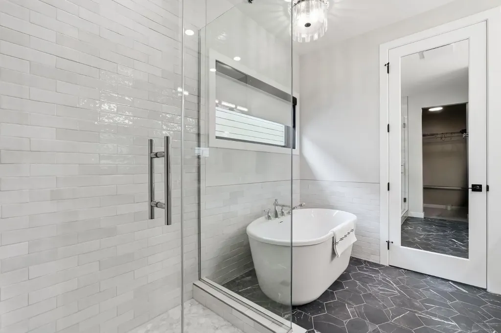 648 Shawnee Terrace SW Calgary AB T2Y 0T5