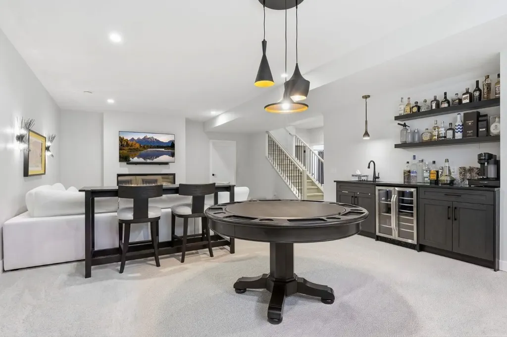 648 Shawnee Terrace SW Calgary AB T2Y 0T5