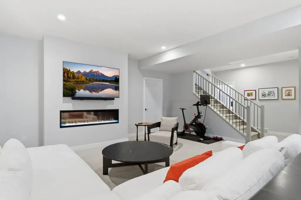 648 Shawnee Terrace SW Calgary AB T2Y 0T5
