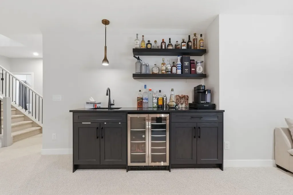 648 Shawnee Terrace SW Calgary AB T2Y 0T5