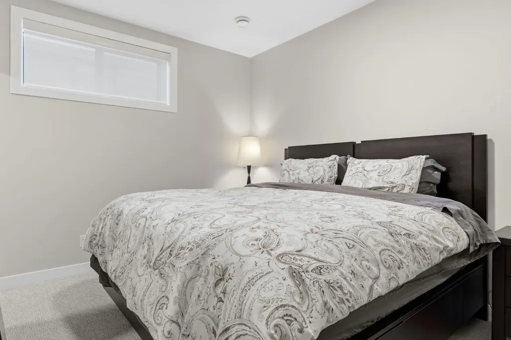 648 Shawnee Terrace SW Calgary AB T2Y 0T5