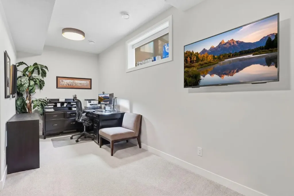 648 Shawnee Terrace SW Calgary AB T2Y 0T5