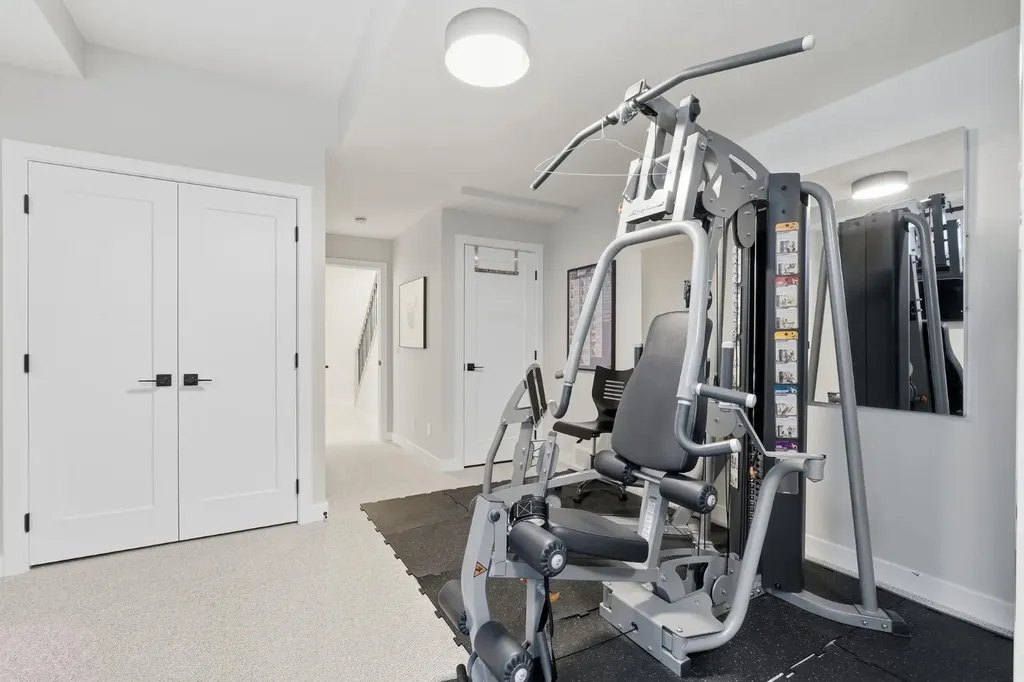 648 Shawnee Terrace SW Calgary AB T2Y 0T5