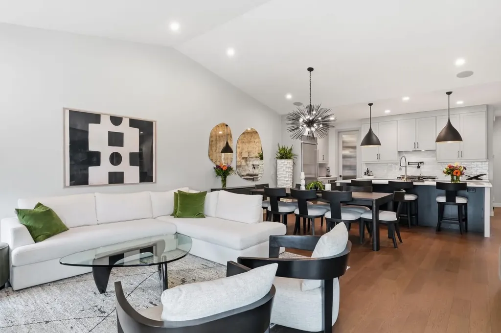 648 Shawnee Terrace SW Calgary AB T2Y 0T5