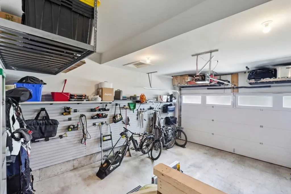 648 Shawnee Terrace SW Calgary AB T2Y 0T5