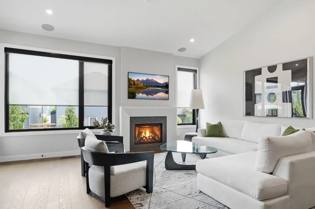 648 Shawnee Terrace SW Calgary AB T2Y 0T5