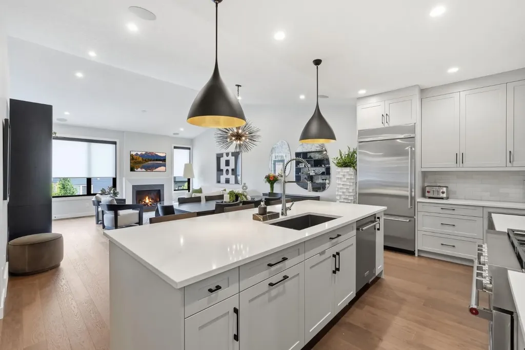 648 Shawnee Terrace SW Calgary AB T2Y 0T5