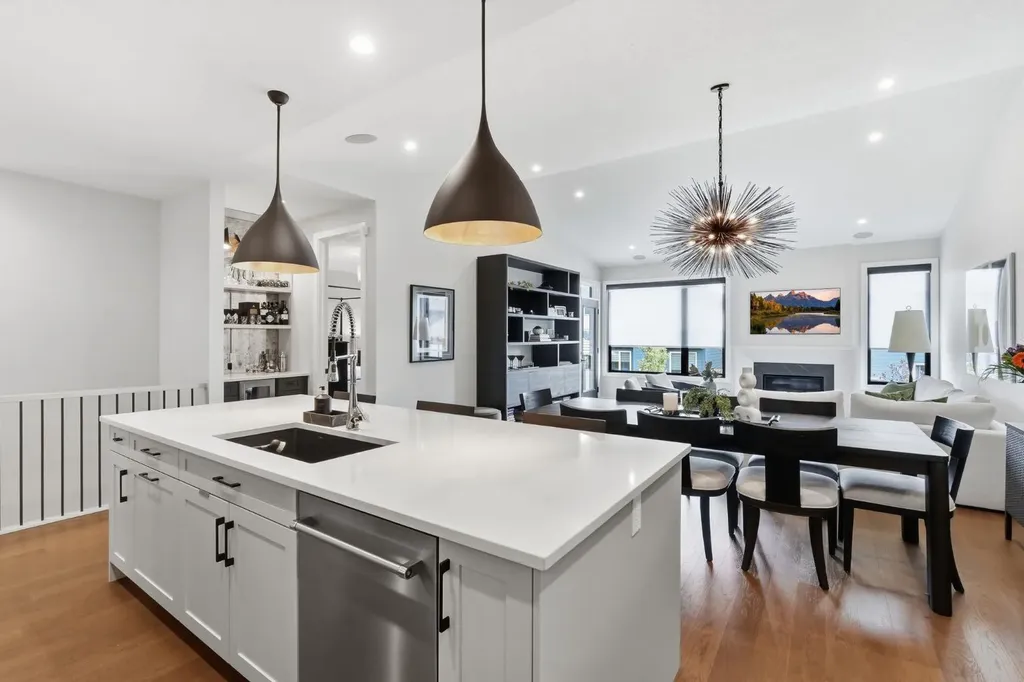 648 Shawnee Terrace SW Calgary AB T2Y 0T5