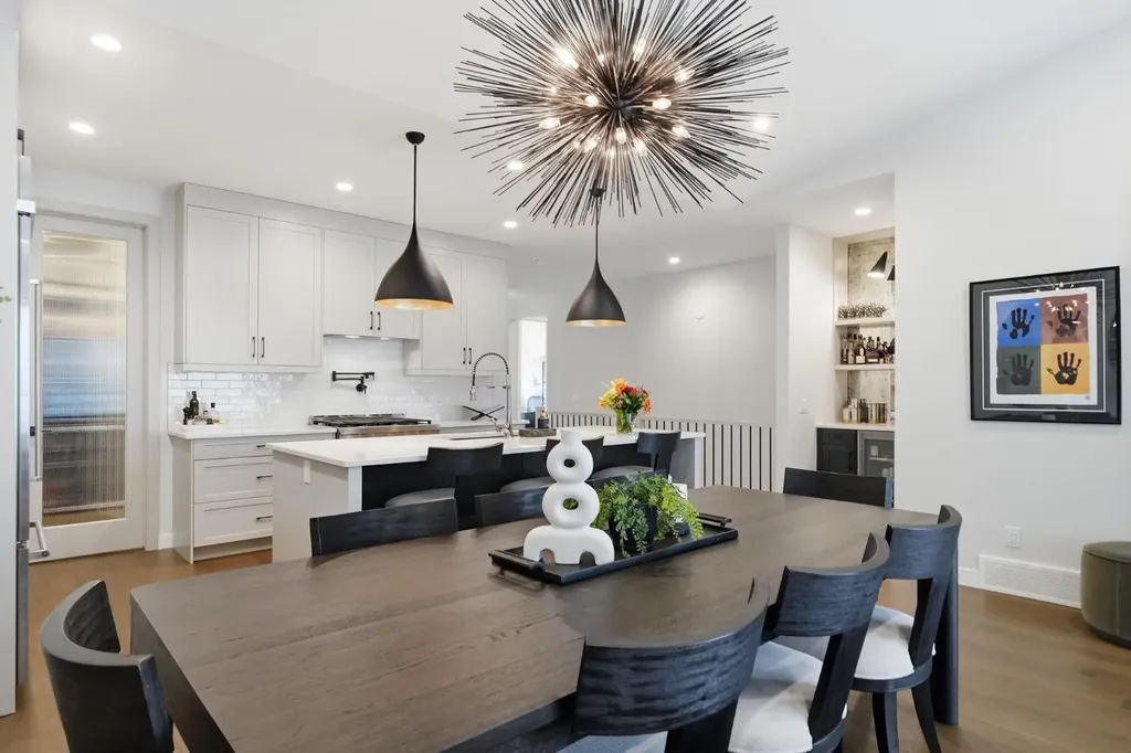 648 Shawnee Terrace SW Calgary AB T2Y 0T5