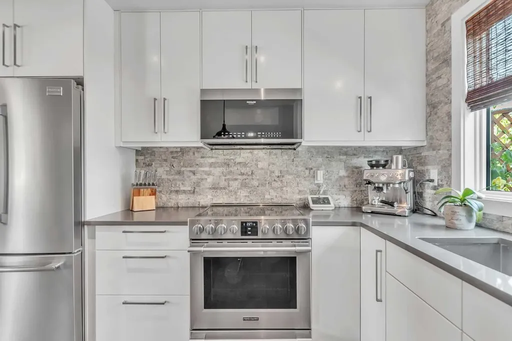 1420 32 Street SW Calgary AB T3C 1N3
