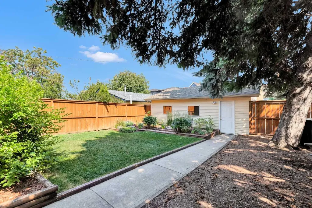 1420 32 Street SW Calgary AB T3C 1N3