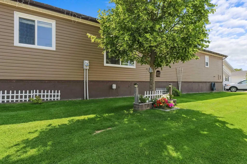 34 Gunderson Drive Whitecourt AB T7S0C5