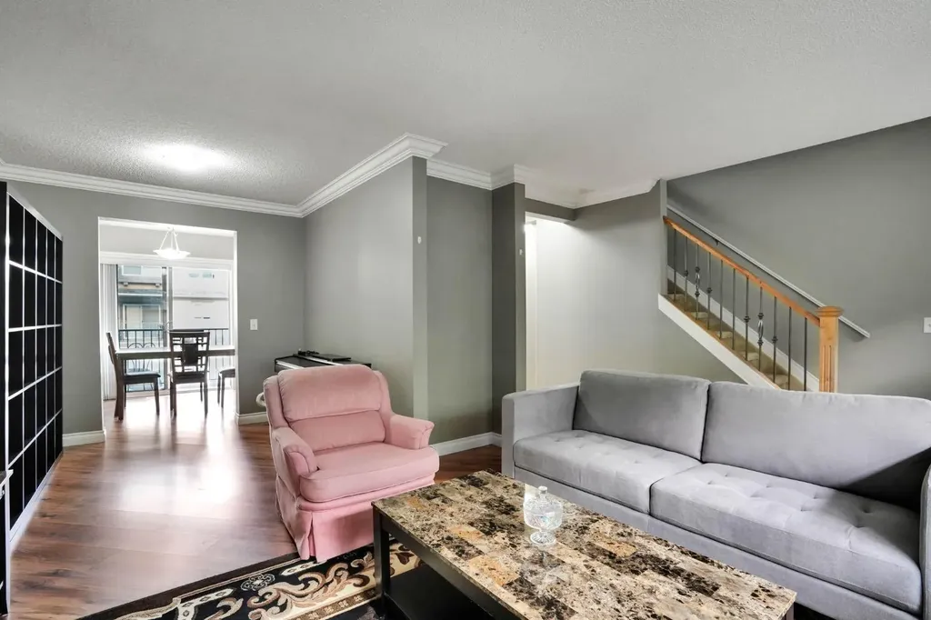 199 Cedarwood Lane SW Calgary AB T2W5X6
