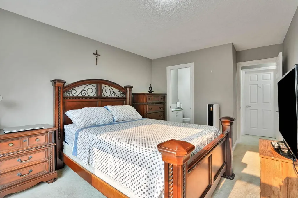 199 Cedarwood Lane SW Calgary AB T2W5X6