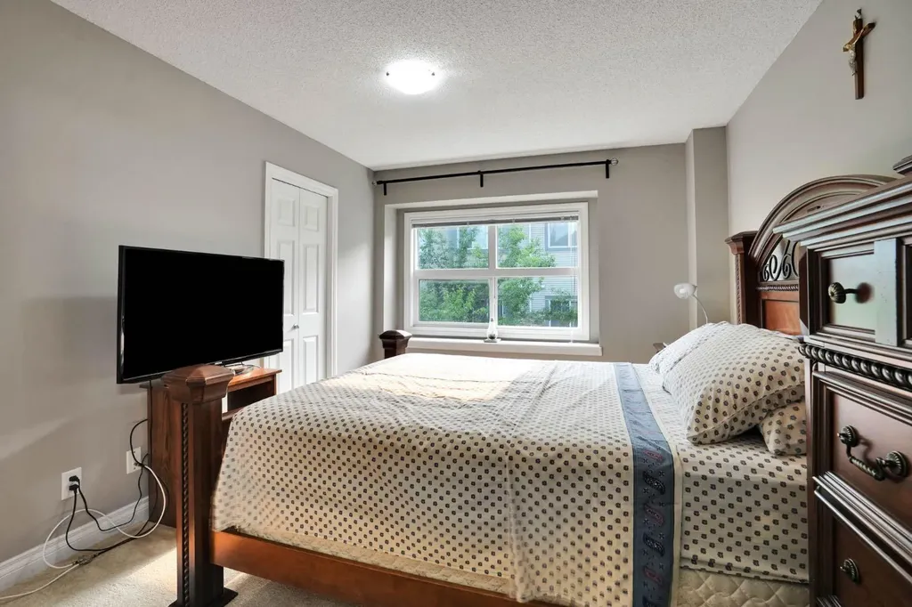 199 Cedarwood Lane SW Calgary AB T2W5X6