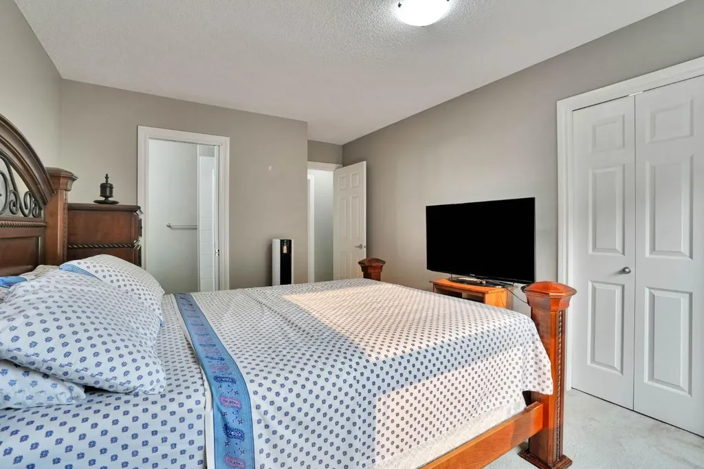 199 Cedarwood Lane SW Calgary AB T2W5X6