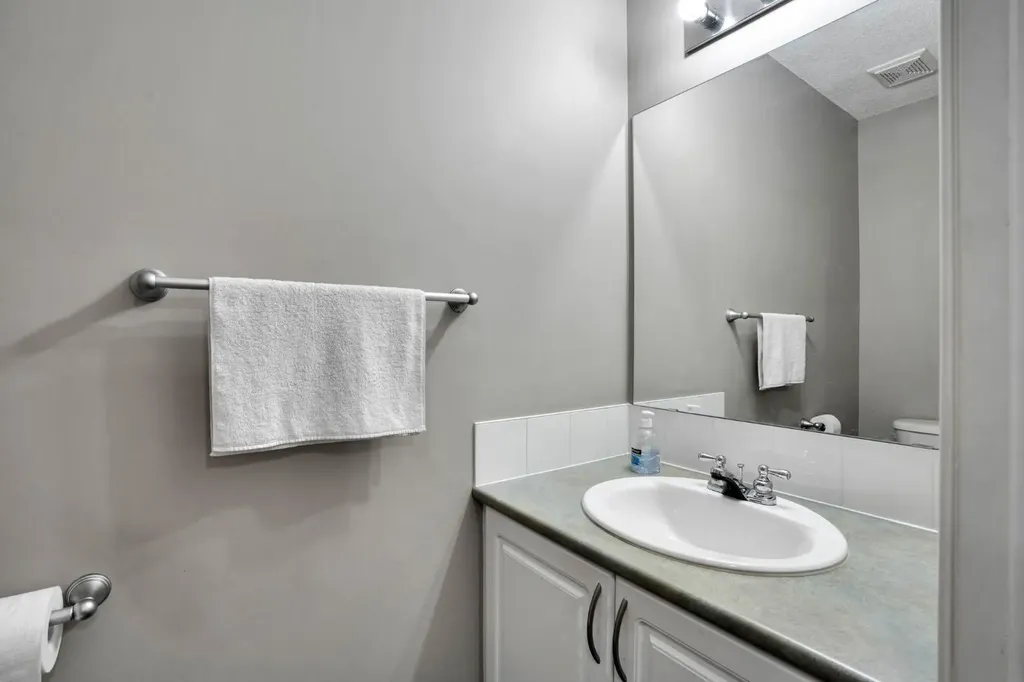 199 Cedarwood Lane SW Calgary AB T2W5X6