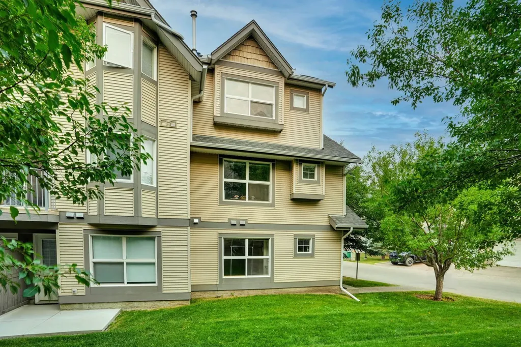 199 Cedarwood Lane SW Calgary AB T2W5X6