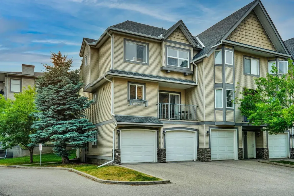 199 Cedarwood Lane SW Calgary AB T2W5X6