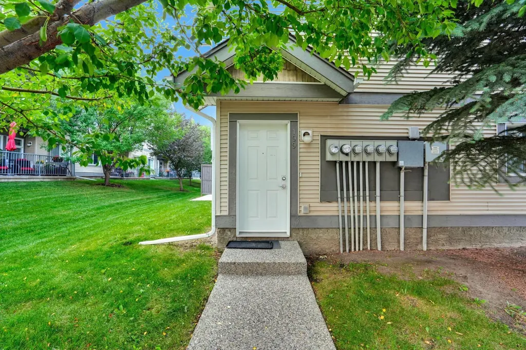 199 Cedarwood Lane SW Calgary AB T2W5X6