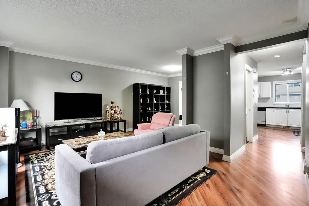 199 Cedarwood Lane SW Calgary AB T2W5X6